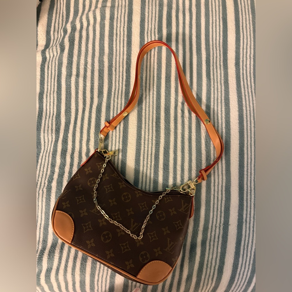 Louis Vuitton crossbody pursue
